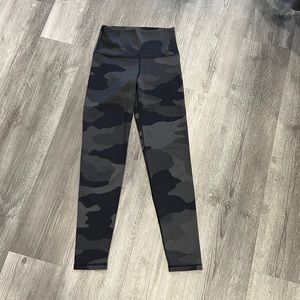 Aerie camo leggings, size small